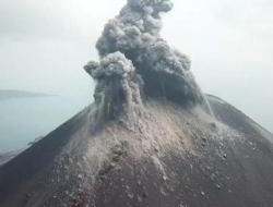 Gunung Anak Krakatau Erupsi Kembali, Abu Vulkanik 1000 Meter Keatas