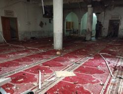 Bom Pakistan menewaskan puluhan orang di masjid Syiah di Peshawar