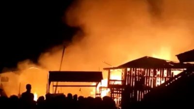 Kebakaran Besar Terjadi di Kampung Nelayan Sumatera Selatan pada Malam Ramadhan 1443H