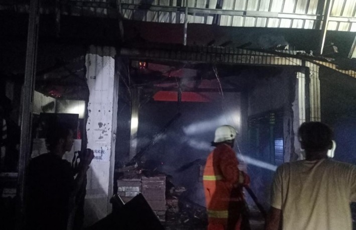 Sebuah Toko di Metro Utara Lampung Terbakar Ditinggal Mudik