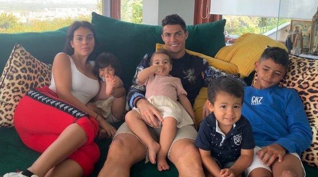 Nama Anak Perempuan Ronaldo Yang Kehilangan Kembarannya