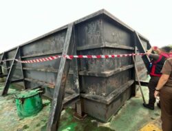 Kapal Tongkang Milik Darmadi Disita di Sumsel Oleh Kejagung