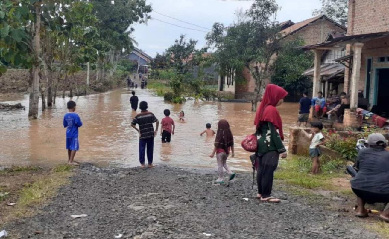 Dua Kecamatan di Lampura Terisolasi Karena Banjir