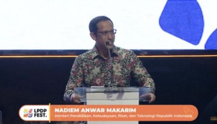 Momen Salah Podium Nadiem Makarim di Acara LPDP 2023